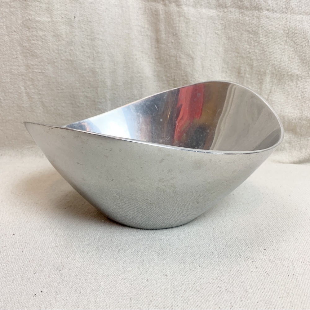 Nambe 569 butterfly bowl